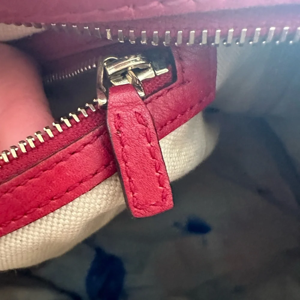 Red Gucci Boston Bag (Authentic but in Poor Condition) - Picture 9 of 11